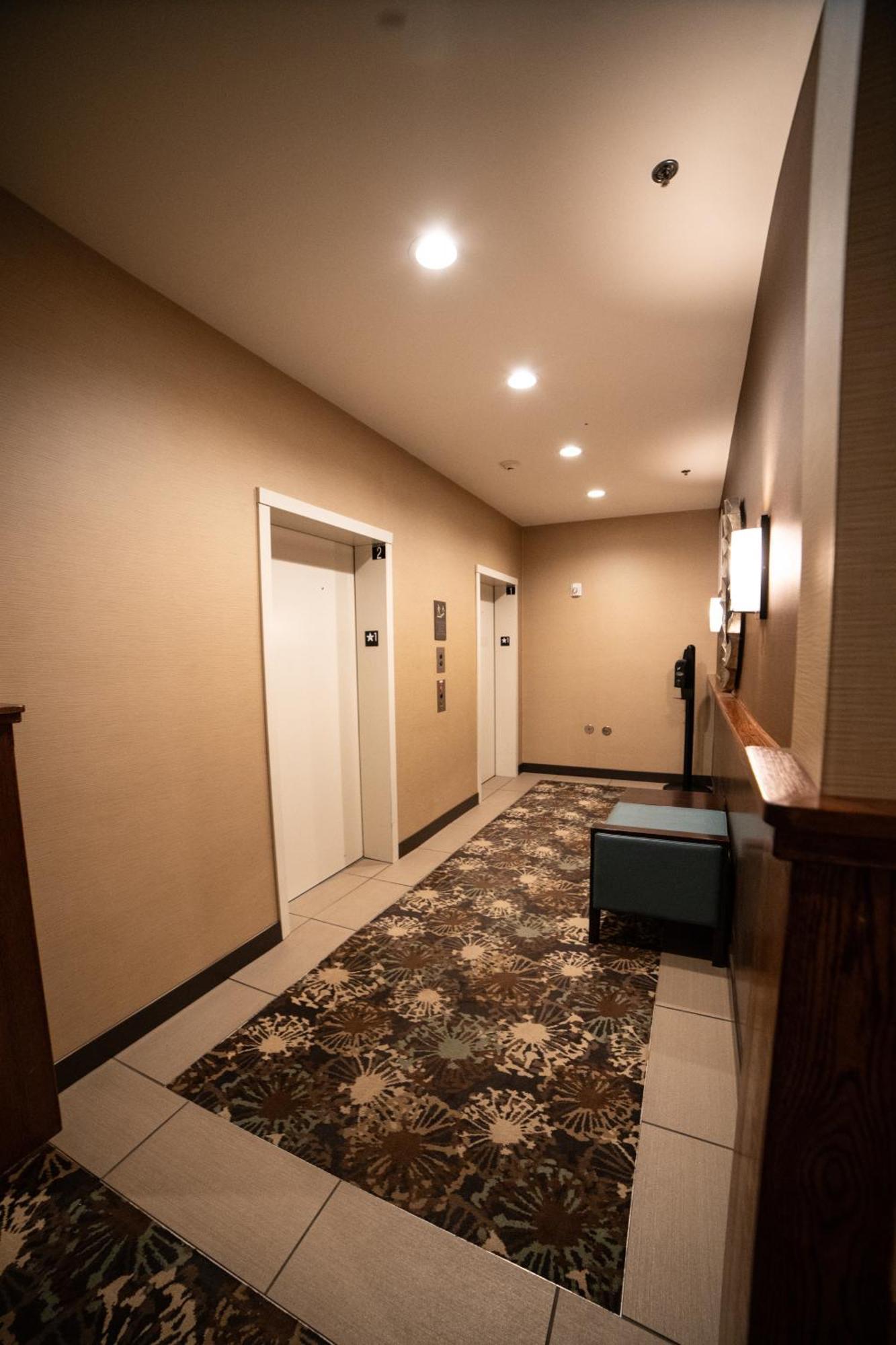 Comfort Suites University Brookings Eksteriør billede