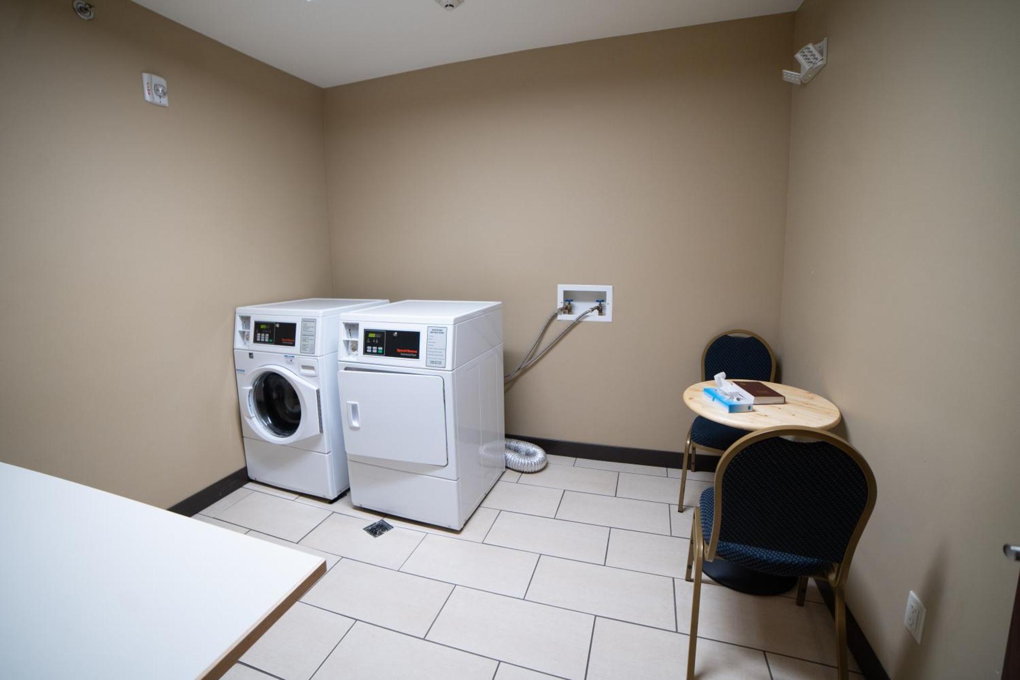 Comfort Suites University Brookings Eksteriør billede