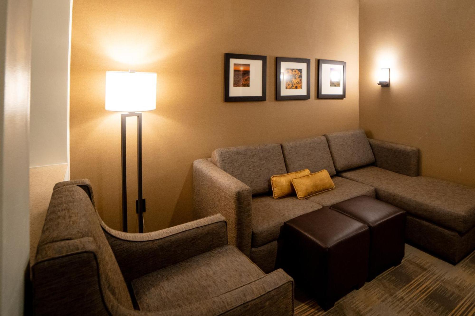 Comfort Suites University Brookings Eksteriør billede