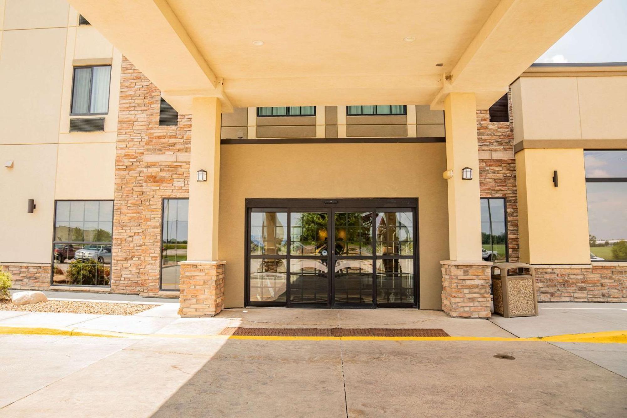 Comfort Suites University Brookings Eksteriør billede